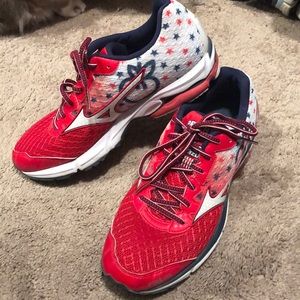 Peachtree Road Race Wave Rider 16s